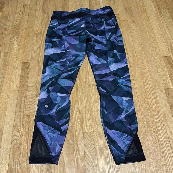 Lululemon Inspire Tight II (Mesh) Pretty Prism Multi / Black size 6 - Picture 9 of 10